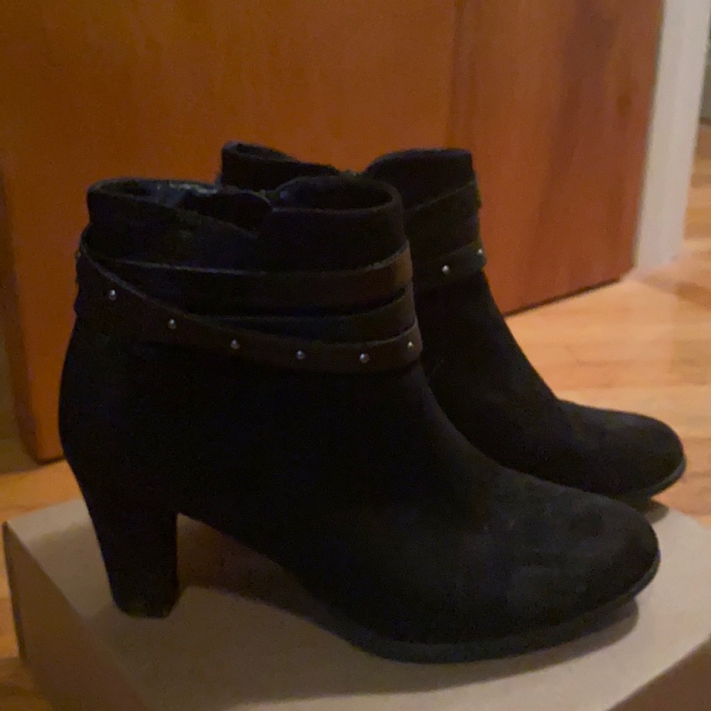 Aerosols black suede bottles with studded strap